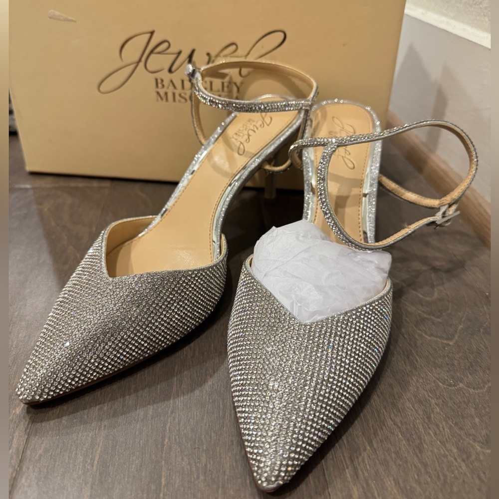 Jewel Badgley Mischka Georgina Pointed Toe Mid Heel